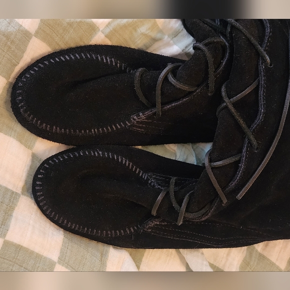 Minnetonka Moccasin Black Fringe Knee-High Women's Boots Lace Up - Picture 5 of 11